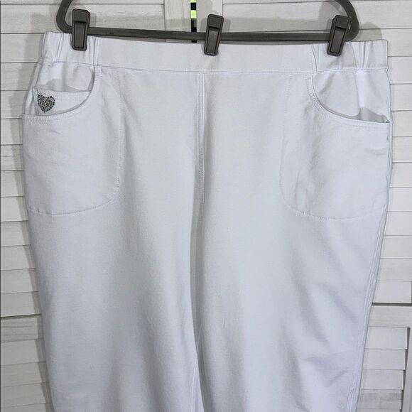 Quacker Factory Dream Jeannes Capri Size 2X White Like New Embellished - Picture 4 of 10